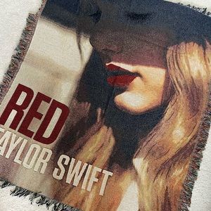 BNWT Taylor Swift Red Limited Edition Knit Blanket Throw